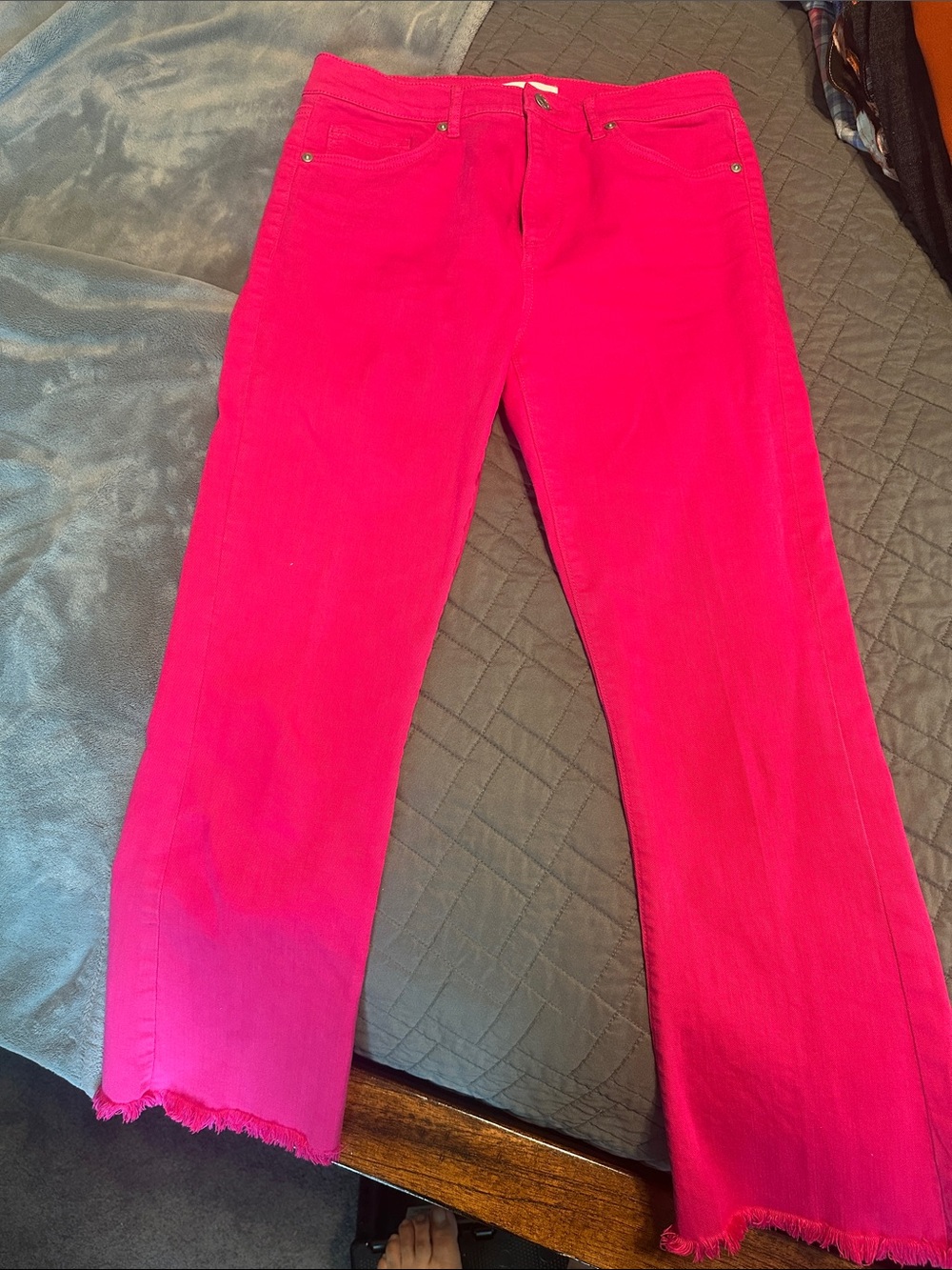 Loft, Kick Crop style. Bright Pink.